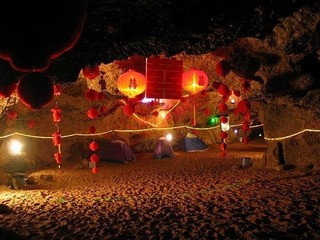 暗河洞房