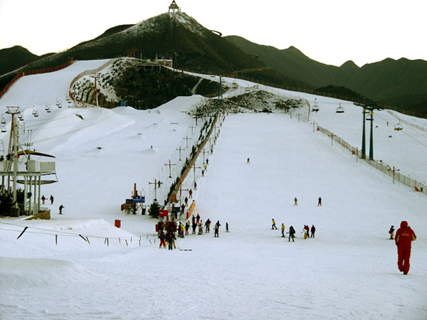 胶州青岛莲花山滑雪场图片